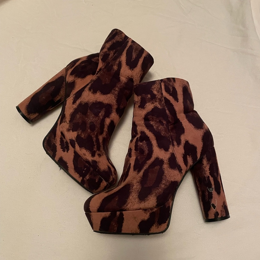 Leopard Print High Heel Platform Boots Size 8.5